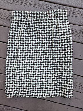 Vintage Women's Brown and White Houndstooth Patterned Pencil Skirt